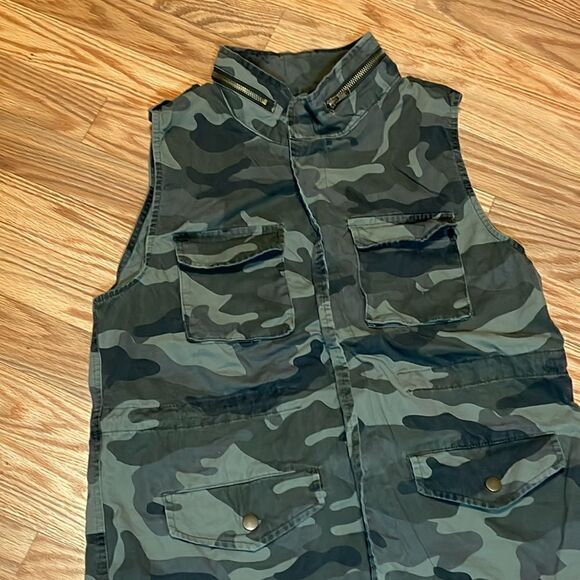 Endless Love Camouflage Vest, Medium - Picture 2 of 5